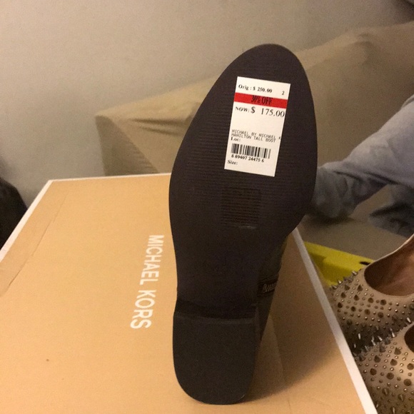 Too small - Picture 2 of 2